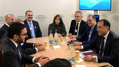 مدبولي يلتقي رئيس مجلس إدارة صندوق العمل البحريني