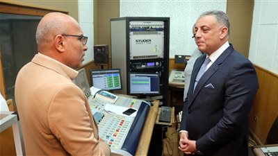 محافظ الإسماعيلية يتفقد مبنى إذاعة وتليفزيون القنال.. ويشيد بدور العاملين به في إبراز قضايا المجتمع