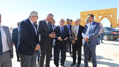 بحضور المحافظ.. وزير التعليم العالي يتفقد عددًا من مشروعات جامعة أسوان