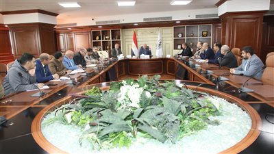 محافظ بني سويف يعقد اجتماعا بشأن تذليل معوقات مشروع تطوير مصنع تدوير القمامة بسمسطا