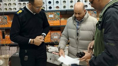 رئيس حي النزهة: تنفيذ 5 قرارات غلق وتشميع للمحال المخالفة ومعرض سيارات وكافية