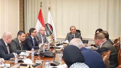 قطاع الأعمال: المجمع الجديد لشركة مصر للغزل يستهدف إنتاج 10 آلاف طن غزول و45 مليون متر نسيج سنويًا