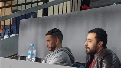 ناصر ماهر يؤازر لاعبي الزمالك أمام مودرن سبورت في الدوري الممتاز