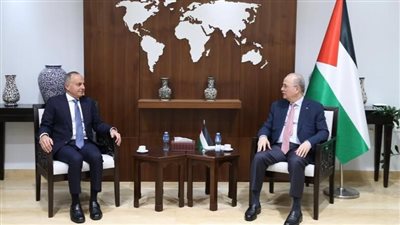 سفير مصر في رام الله يلتقي برئيس الوزراء الفلسطيني 