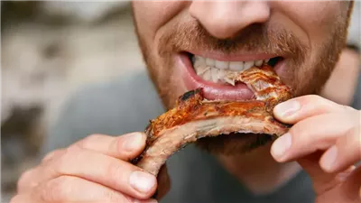 طبيب يحذر من تناول لحم الخنزير وعلاقته بـ مرض خطير