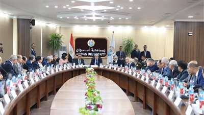 وزير التعليم العالي يوجه برفع درجة الاستعداد القصوى بالمستشفيات الجامعية لاستقبال مصابي غزة 