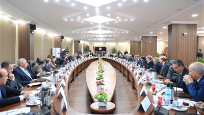 وزير التعليم العالي يوجه بسرعة الانتهاء من أعمال الكنترولات وإعلان نتائج امتحانات منتصف العام 