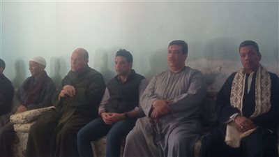 نائب محافظ سوهاج يؤدي واجب العزاء في شهيد الشهامة بقرية جزيرة محروس 