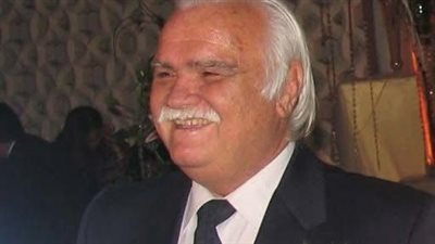 أولاده في أمريكا.. أستاذ جامعي يستغيث: مش لاقي شغل ودلوقتي أنا بدار للمسنين 