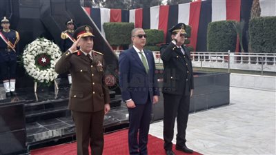 مدير أمن الفيوم والمحافظ يضعان إكليل الزهور على نصب الشهداء احتفالًا بالذكرى 73 لعيد الشرطة