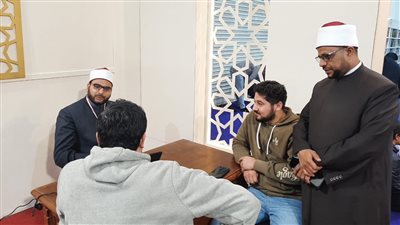 إقبال كبير على ركن الفتوى بجناح الأزهر.. وأمين البحوث الإسلامية: يأتي هذا لمعايشة هموم الناس