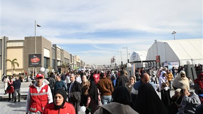 إقبال جماهيري كبير في ثالث أيام معرض الكتاب تزامنًا مع إجازة عيد الشرطة| صور