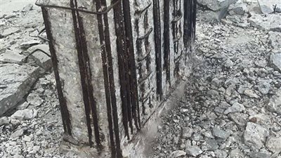 بعد نشر القاهرة 24.. لجنة هندسية لمعاينة برج سكني بالسويس كسّر مالك الجراج أعمدة أساساته