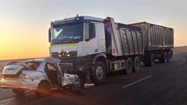 تصادم سيارة نقل مع