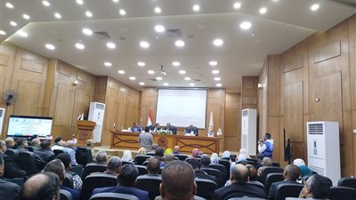 في اليوم الوطني للبيئة.. نائب جامعة جنوب الوادي: قطعنا الأشجار لتركيب كاميرات مراقبة لكشف اللصوص بعد تكرار السرقات