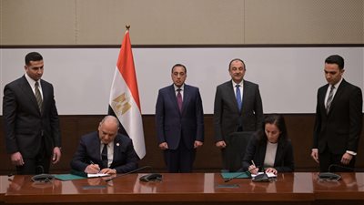 متوقف منذ عامين.. مدبولي يشهد توقيع عقد إعادة تشغيل مصنع بلوكات الأنود بالعين السخنة