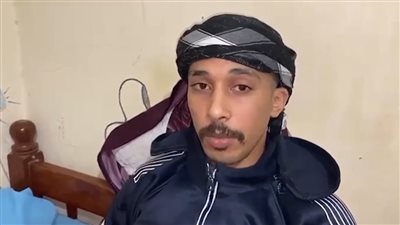 شاب يتعرض للاعتداء بأسلحة بيضاء على أيدي جيرانه بالإسكندرية: ترصدوا لي وأنا راجع من الشغل| بث مباشر 