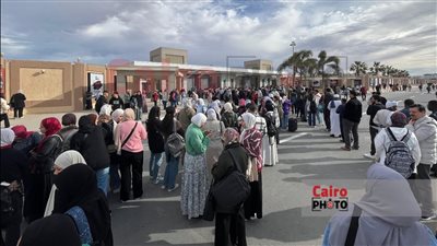 إقبال جماهيري كبير على معرض القاهرة الدولي للكتاب في رابع أيامه | بث مباشر