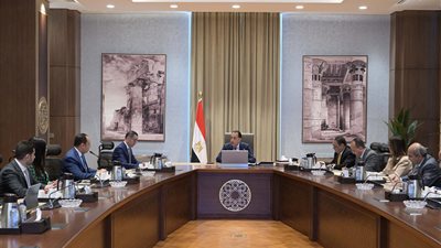 رئيس الوزراء يوجه بضرورة وضع مخطط تفصيلي وخطة زمنية لطرح شركات القوات المسلحة في برنامج الطروحات الحكومية