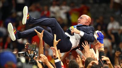 رسميًا.. تمديد عقد دي لا فوينتي مع إسبانيا حتى يورو 2028