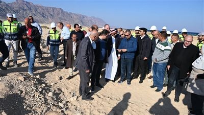 محافظ جنوب سيناء يتابع تنفيذ مشروع الربط الكهربائي بين مصر والسعودية | صور