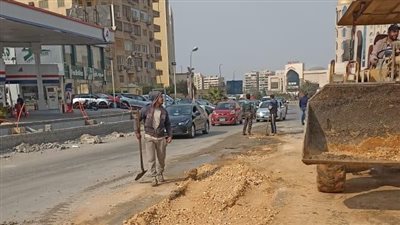 بعد نشر القاهرة 24| إزالة أعمال حفر بمدينة نصر تسببت في سقوط السيارات.. ورئيس الحي: خاطبنا شركة المياه بالإصلاح
