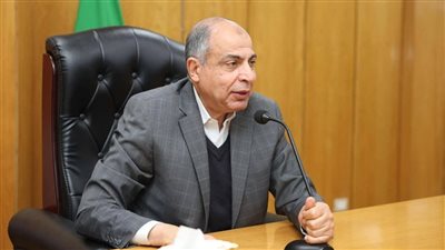 محافظ المنيا يعقد اجتماعًا موسعًا لتجهيز المساعدات الغذائية لدعم الأشقاء في غزة