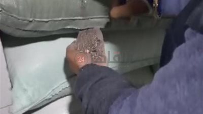 بيّحط كنس المكان في الشكاير.. ضبط صاحب مخبز يبيع دقيقا مدعما بالسوق السوداء بالمنوفية