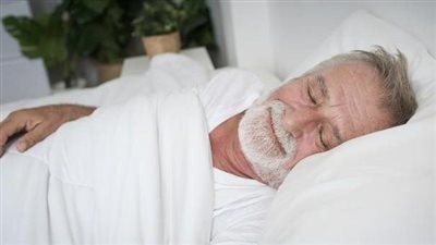 دراسة: التأخر في الدخول لمرحلة النوم العميق قد يكون مؤشرًا على خطر الإصابة بالزهايمر