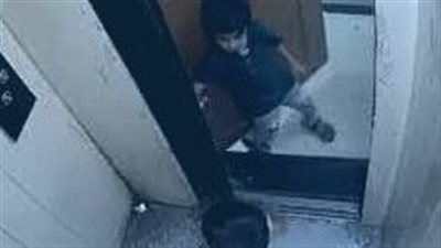 كان رايح للدكتور.. مصرع طفل انحشر بين المصعد والحائط في سوهاج