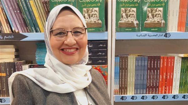 الكاتبة الصحفية زينب