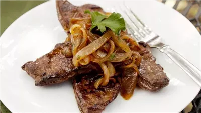 طريقة عمل الكبدة الشرائح.. نصائح للتخلص من رائحة الزفارة