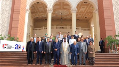 رئيس الجامعة البريطانية في مصر يستقبل رئيس البرلمان العربي لتعزيز التعاون الأكاديمي
