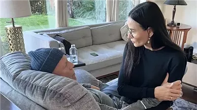 بعد نقله إلى دار رعاية.. ديمي مور تكشف عن تفاصيل معاناة بروس ويليس مع الخرف 