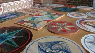  مجدي شحاتة يبدع في صناعات الرسم بالخيط والمسمار على الأخشاب «الإسترينج أرت» بسوهاج| صور