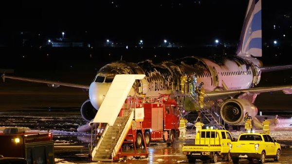 النيران تلتهم طائرة