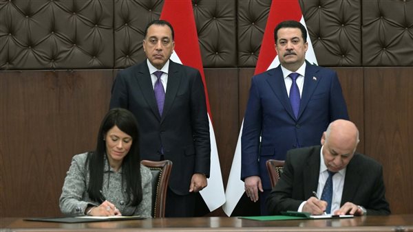 جانب من توقيع الاتفاقيات