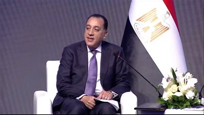 استثمارات 2 مليون دولار.. رئيس الوزراء يفتتح مجمع المصانع الجاهزة التابع لشركة التنمية الرئيسية