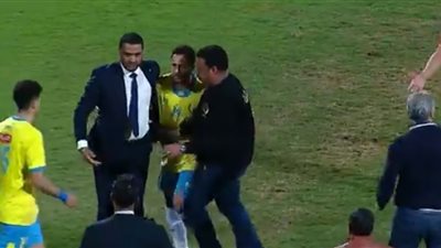 عضو الإسماعيلي يعتدي على حكم مباراة طلائع الجيش| صور