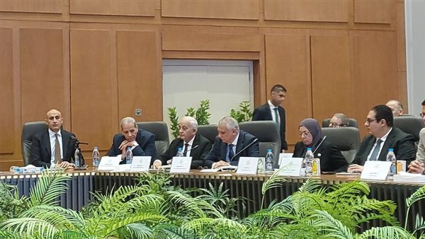 جانب من الحوار المجتمعي