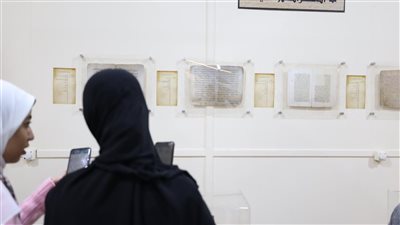 إقبال واسع على متحف المخطوطات بجناح الأزهر في معرض الكتاب.. ورحلة افتراضية توثق تاريخ المؤسسة الأزهرية