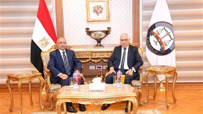 النائب العام ورئيس الأكاديمية العربية للعلوم والتكنولوجيا يفتتحان دورة تدريبية لطلاب كلية القانون بالأكاديمية | صور