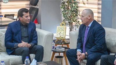 وزير الرياضة يُهنئ أبو ريدة بتزكيته نائبًا أول لرئيس الاتحاد العربي لكرة القدم 