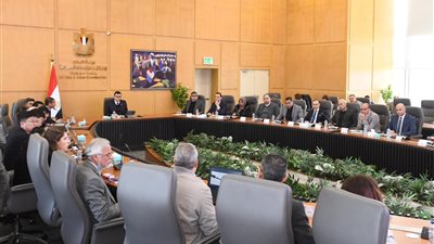 الإسكان تستعرض الخطة الزمنية لتنفيذ التشطيبات الداخلية والتأثيث لمنطقة الأعمال المركزية بالعاصمة الإدارية