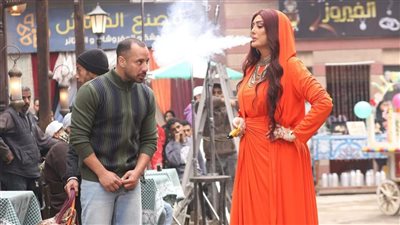 أول تعليق من عمرو وهبة عن صورته مع غادة عبد الرازق بعد ظهورها بسيجارة إلكترونية في مسلسل شباب امرأة