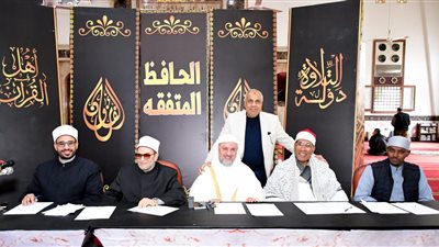 لجنة دولية تختبر المتسابقين في فرع الحافظ المتفقه بمسابقة بورسعيد الدولية للقرآن| صور