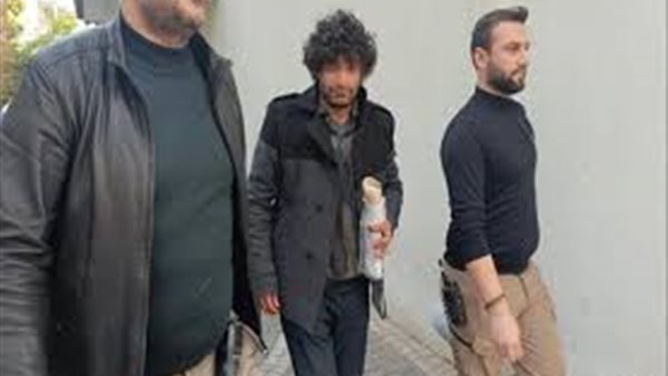 شاب يتراجع عن فكرة