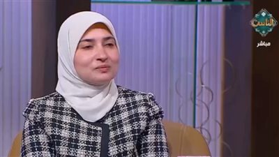 ما حكم إقامة والد الزوج أو والدته في بيت الزوجية؟