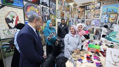 رئيس قطاع مكتب شيخ الأزهر يتفقد أركان جناح الأزهر بمعرض الكتاب.. ويؤكد: فرصة قيمة لتنمية الوعي والمعرفة