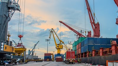 ميناء أكتوبر الجاف يضاف لمجموعة الموانئ القاصر عليها الإفراج عن الأقمشة ومصنوعاتها 